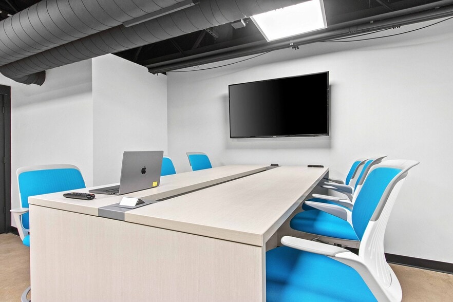 More Photos Of 423 W College Ave, Appleton General Retail For Sale