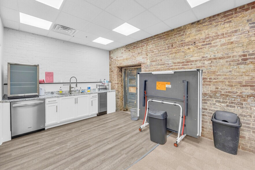 More Photos Of 510-512 Broad St, Rome Office For Lease