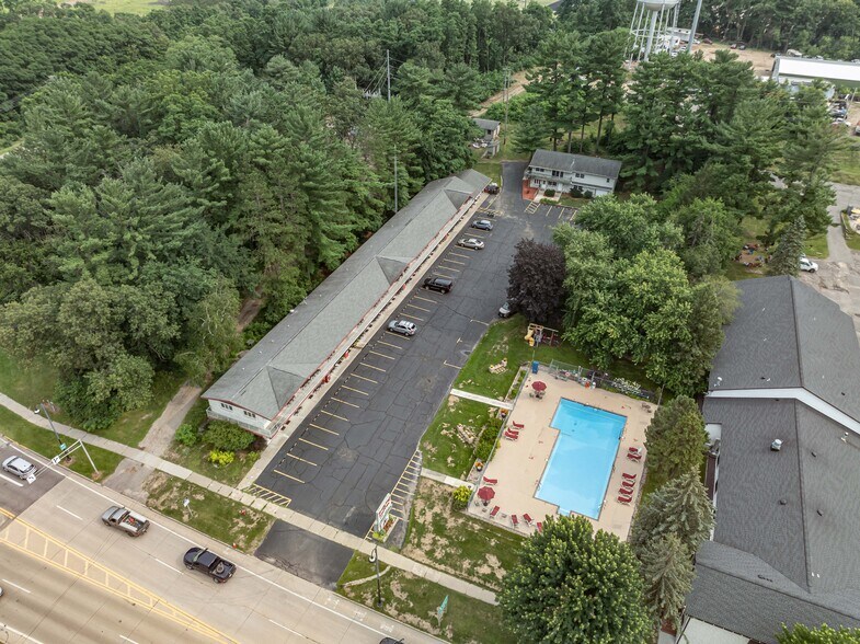 More Photos Of 1116 Broadway, Wisconsin Dells Hotel For Sale