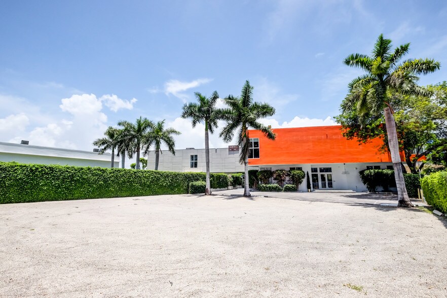More Photos Of 3620 NE Miami Pl, Miami General Retail For Sale