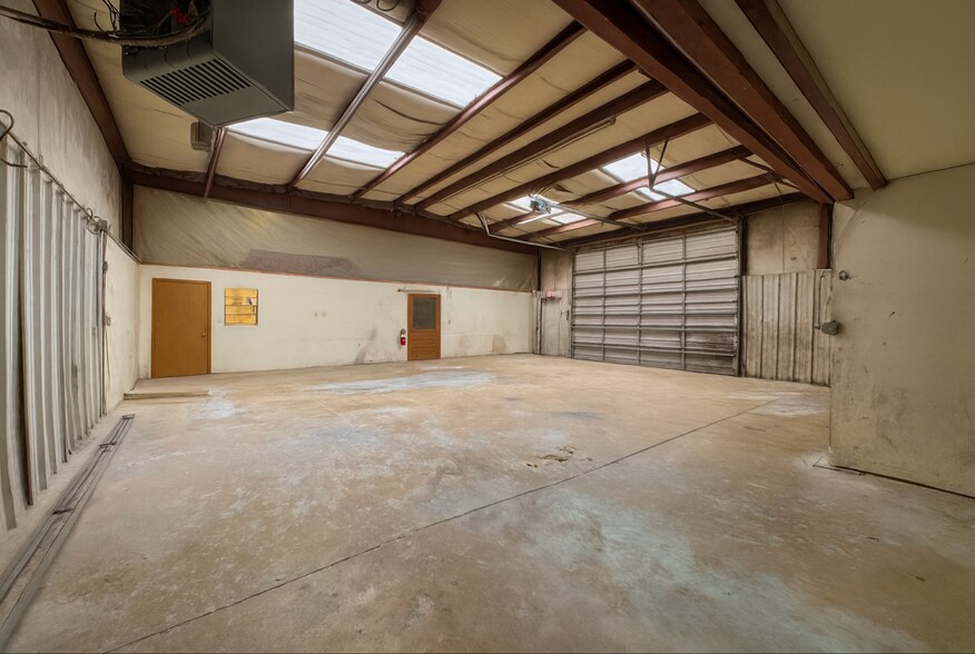 More Photos Of 108 S 109th East Ave, Tulsa Warehouse For Lease