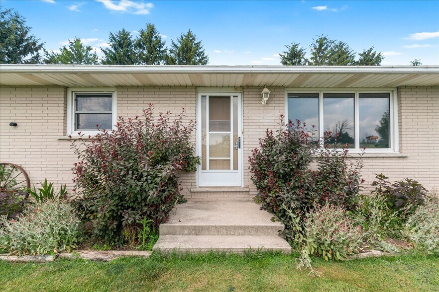 More Photos Of 383731 Salford Rd, Salford Freestanding For Sale