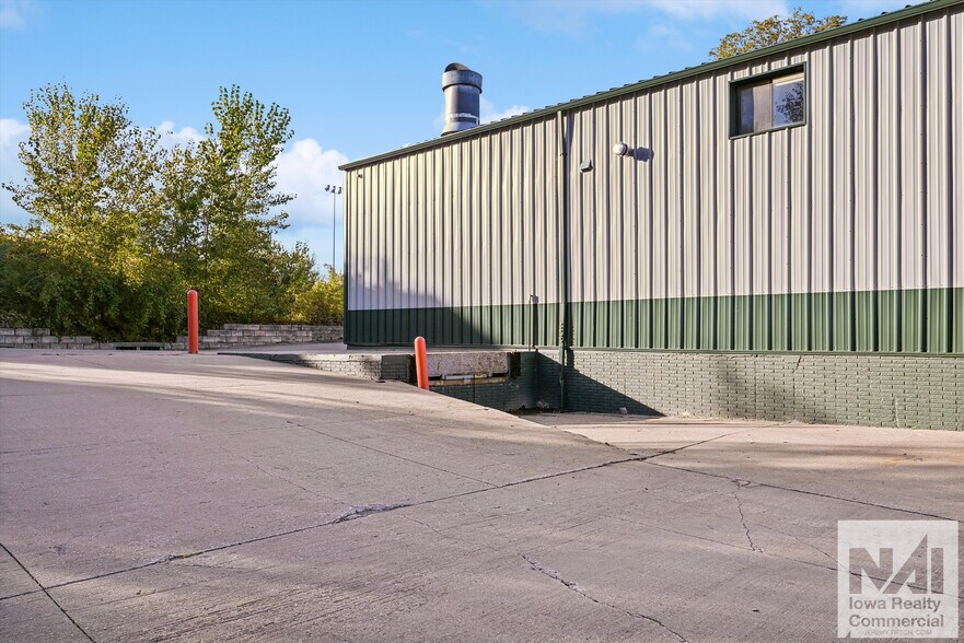 More Photos Of 1402 SW 18th St, Cedar Rapids Warehouse For Sale