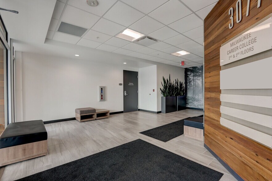 More Photos Of 3077 N Mayfair Rd, Wauwatosa Medical For Lease