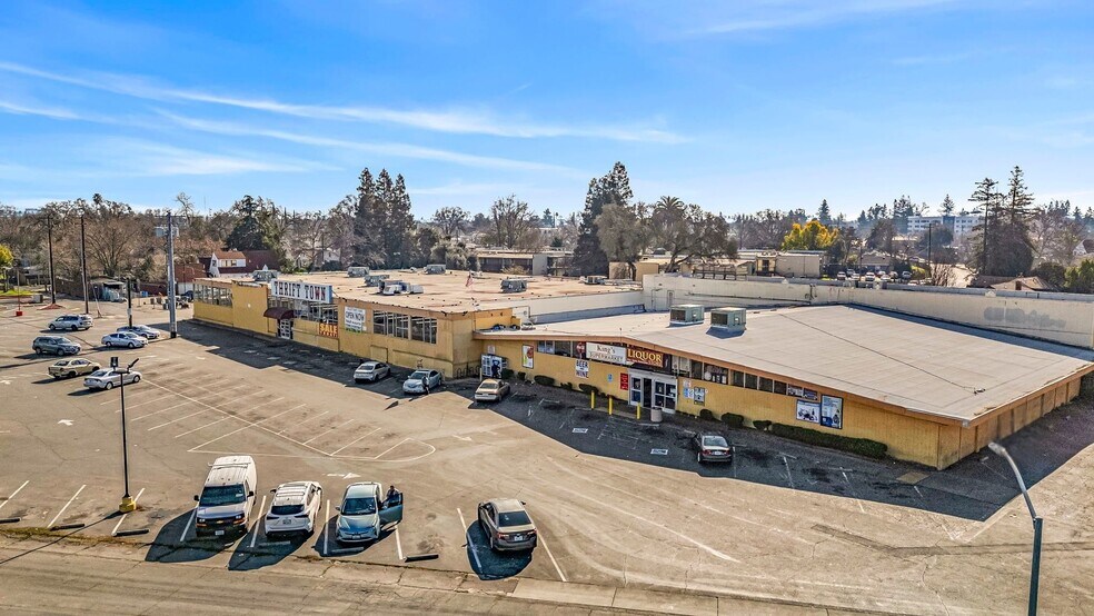 More Photos Of 400-410 El Camino Ave, Sacramento Supermarket For Sale