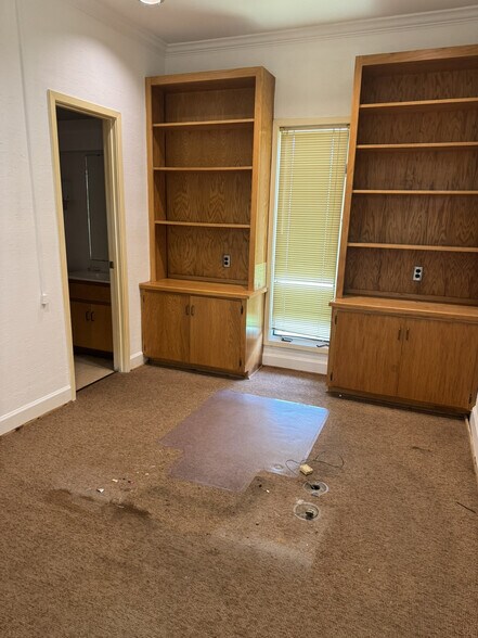 More Photos Of 1421 Narrow Lane Pky, Montgomery Coworking Space