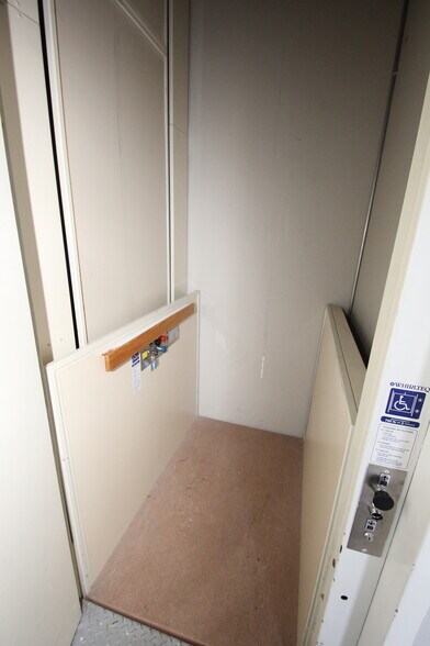 More Photos Of 87 Main St, North Reading Light Manufacturing For Sale