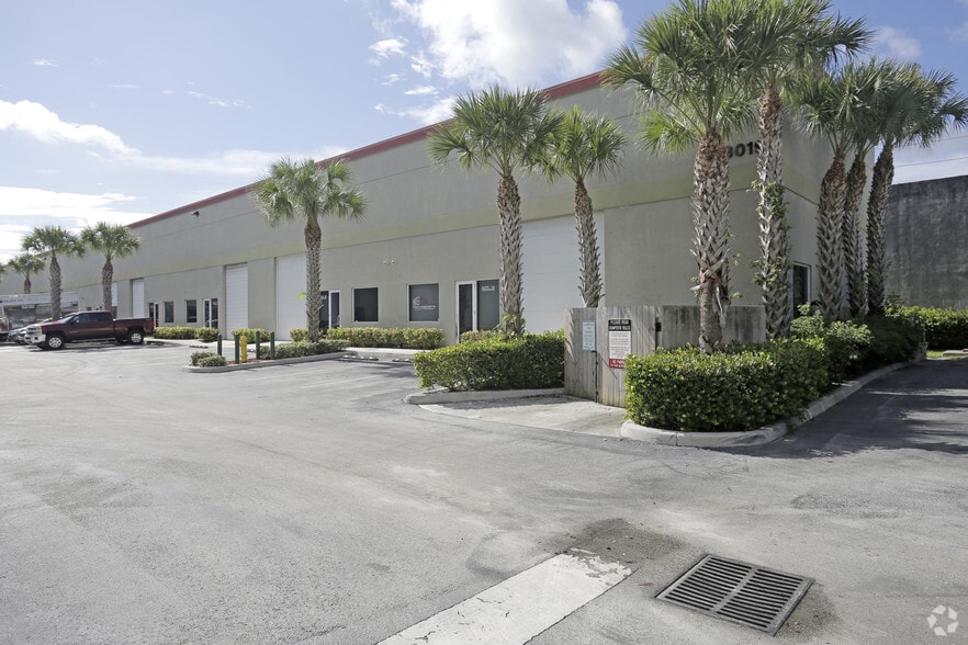 More Photos Of 3019 Ravenswood Rd, Fort Lauderdale Warehouse For Sale