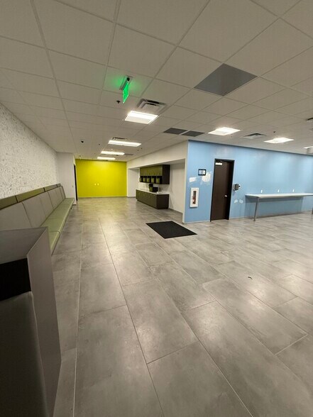 More Photos Of 8605 Largo Lakes Dr, Largo Warehouse For Lease