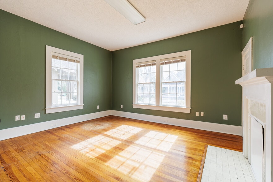 More Photos Of 106 E North St, Valdosta Office For Lease