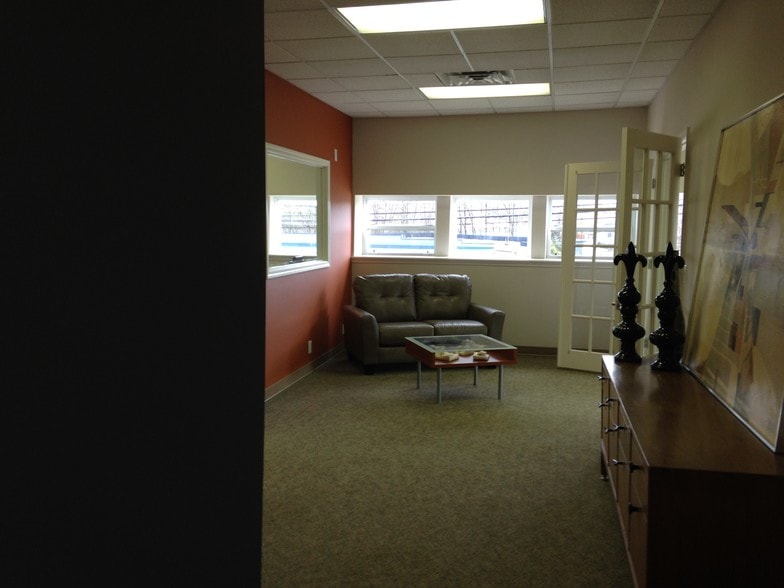 More Photos Of 714 W Main St, Murfreesboro Warehouse For Lease