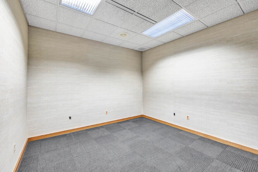 More Photos Of 1100 Employers Blvd, De Pere Office For Lease