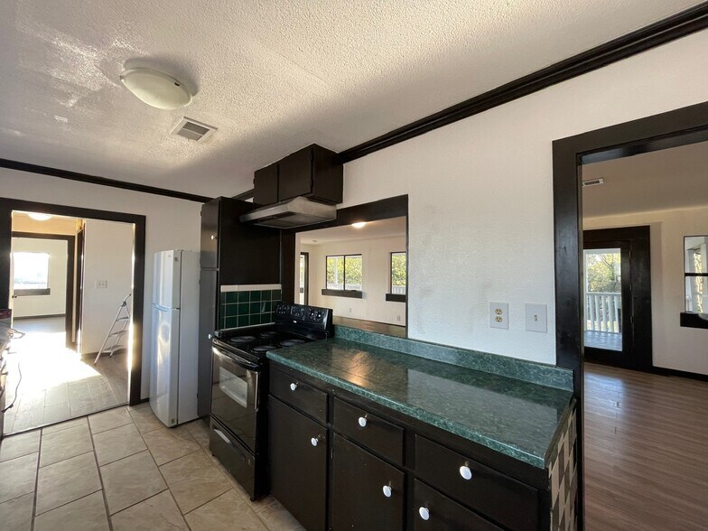 More Photos Of 613 Central Texas Expy, Lampasas Multifamily For Sale