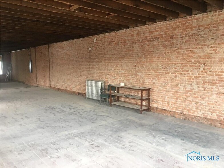 More Photos Of 123 N Michigan Ave, Edgerton Storefront Retail Office For Sale