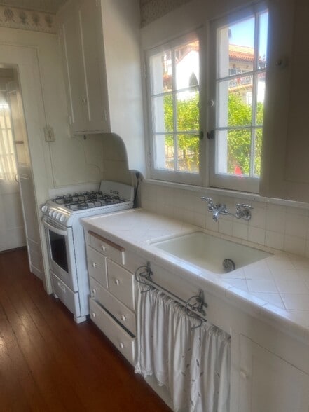 More Photos Of 3915 Bluff Pl, San Pedro Apartments For Sale