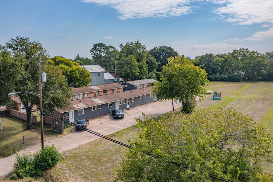 More Photos Of 4210 Southerland Rd, Houston Apartments For Sale