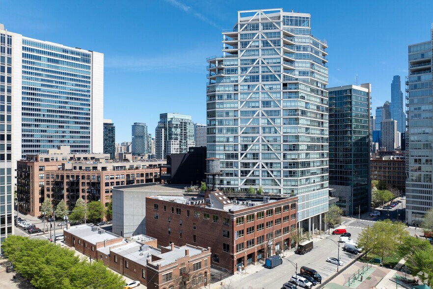 More Photos Of 520 W Erie St, Chicago Office For Sale