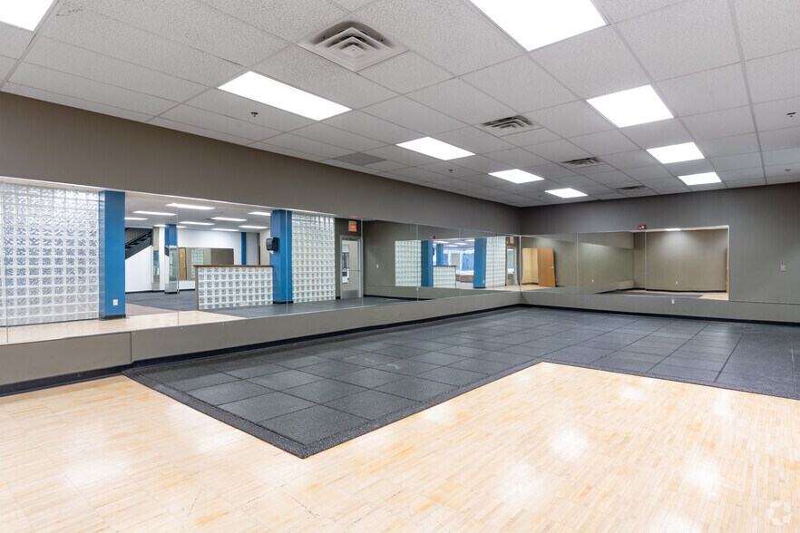 More Photos Of 119 N Washington Sq, Lansing Medical For Sale