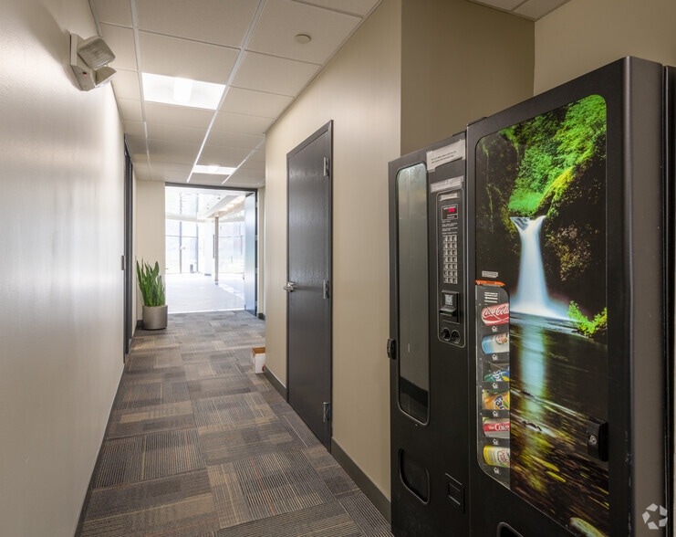 More Photos Of 152 Conant St, Beverly Office For Lease