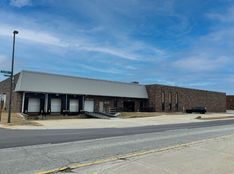 Primary Photo Of 1501 Tonne Rd, Elk Grove Village Manufacturing For Lease