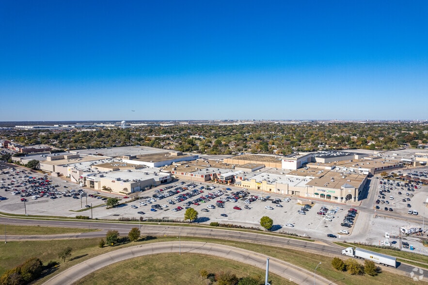 More Photos Of 3602 W Airport Fwy, Irving Department Store For Sale