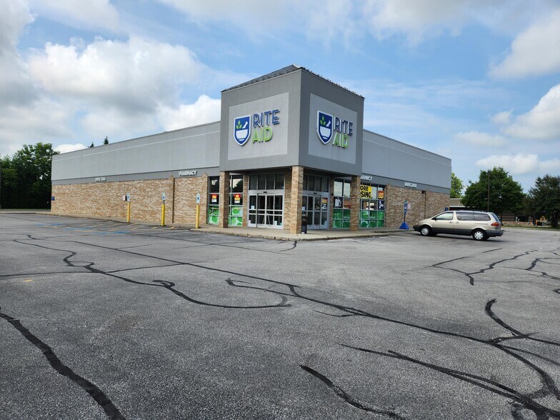 More Photos Of 3880 E Wilder Rd, Bay City Drugstore For Lease