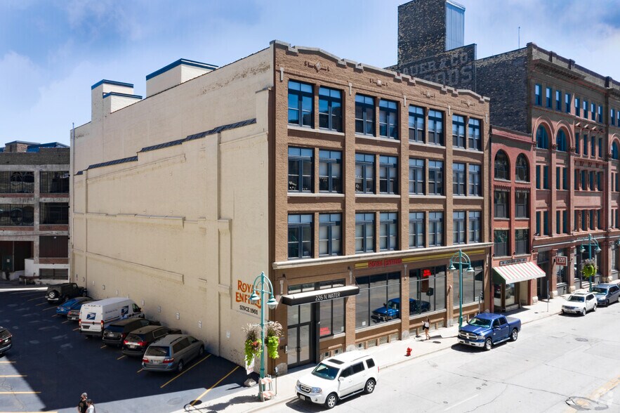 Primary Photo Of 226 N Water St, Milwaukee Apartments For Sale