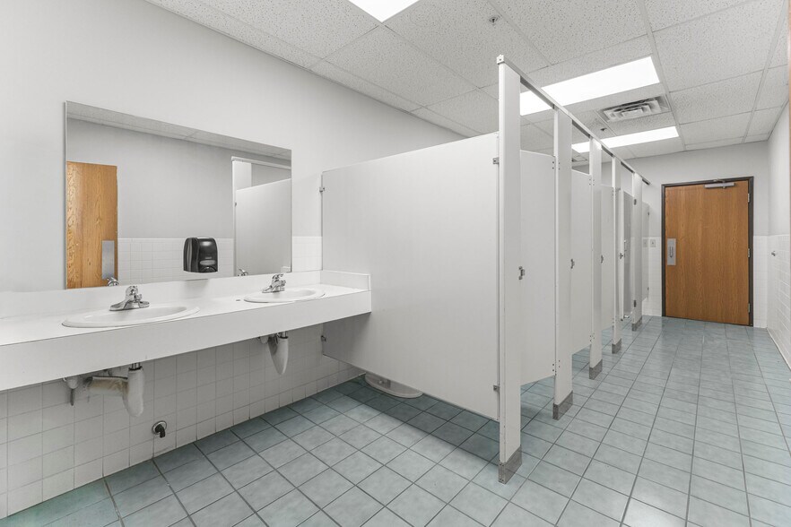 More Photos Of 35425 W Michigan Ave, Wayne General Retail For Lease