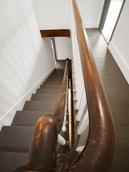 More Photos Of 123 W Main St, Middletown Storefront Retail Office For Lease