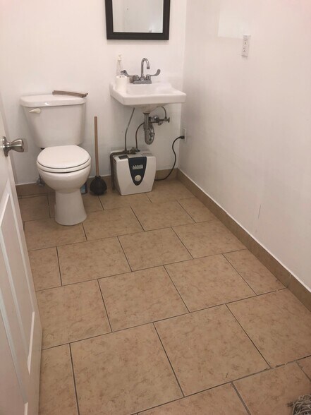 More Photos Of 161-06-161-08 46th Ave, Flushing Storefront Retail Office For Lease