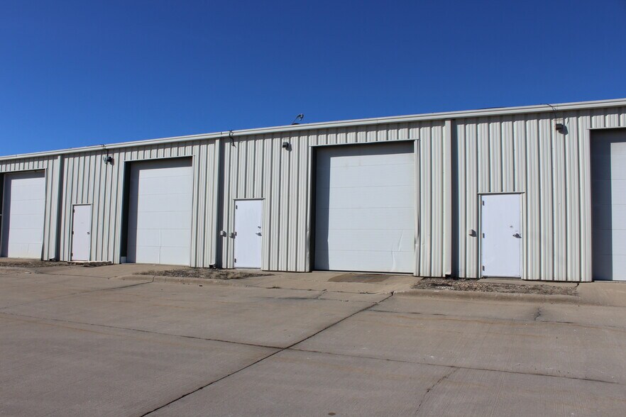 More Photos Of 1103 Martin Luther King Jr Dr, Bloomington Warehouse For Lease