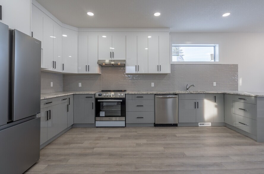 More Photos Of 10446 142 St NW, Edmonton Apartments For Sale