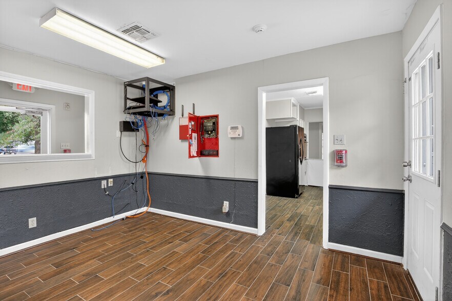 More Photos Of 5109 E 5th St, Katy Storefront Retail Office For Lease