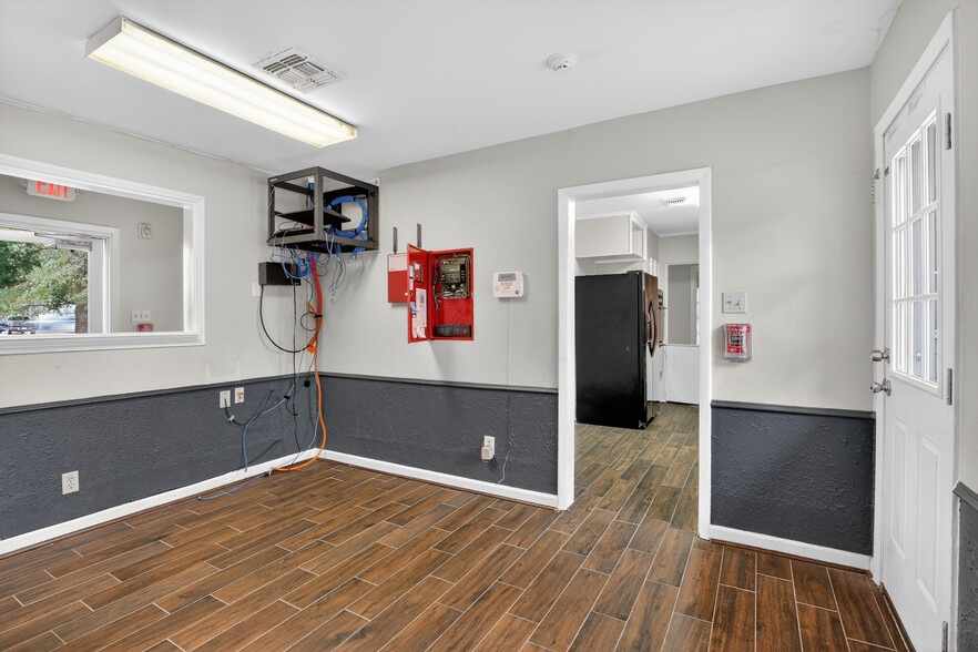 More Photos Of 5109 E 5th St, Katy Storefront Retail Office For Sale