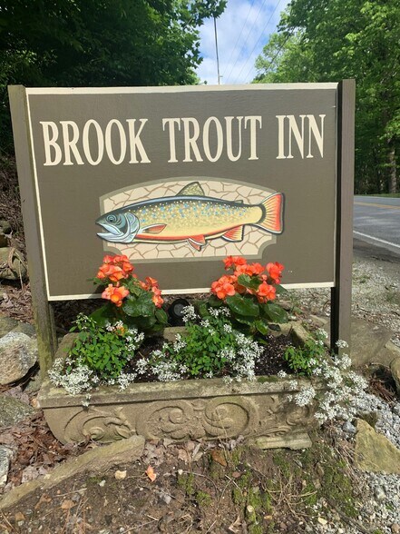 More Photos Of 19259 Rosman Hwy, Sapphire Hotel For Sale