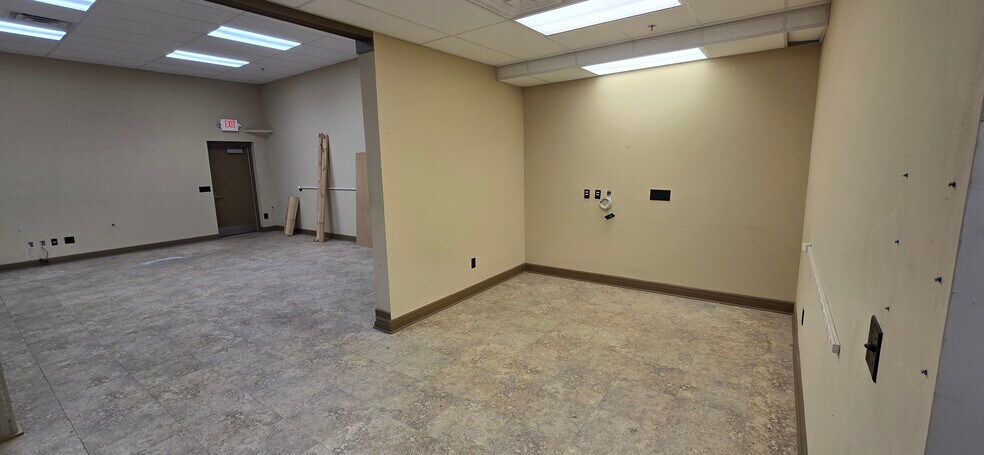 More Photos Of 8725 Youngerman Ct, Jacksonville Warehouse For Lease