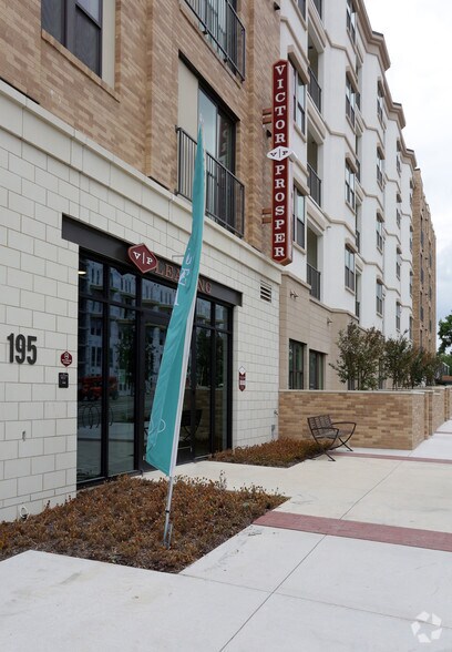 More Photos Of 195 W Davis St, Dallas Apartments For Lease