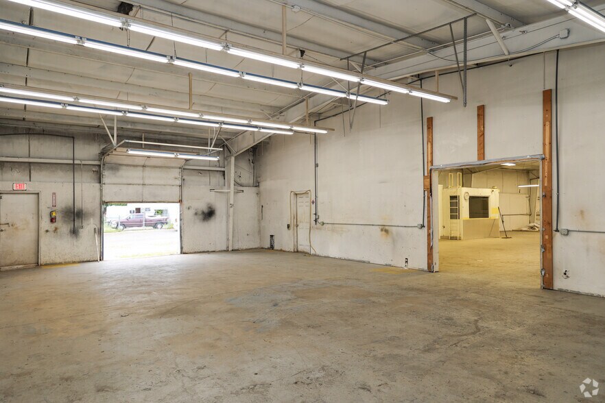 More Photos Of 6645 Denver Industrial Park Rd, Denver Warehouse For Lease