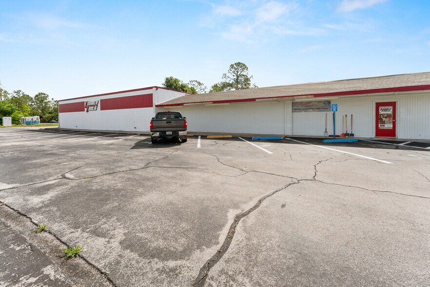 More Photos Of 17313 NE US Highway 301, Waldo Freestanding For Lease