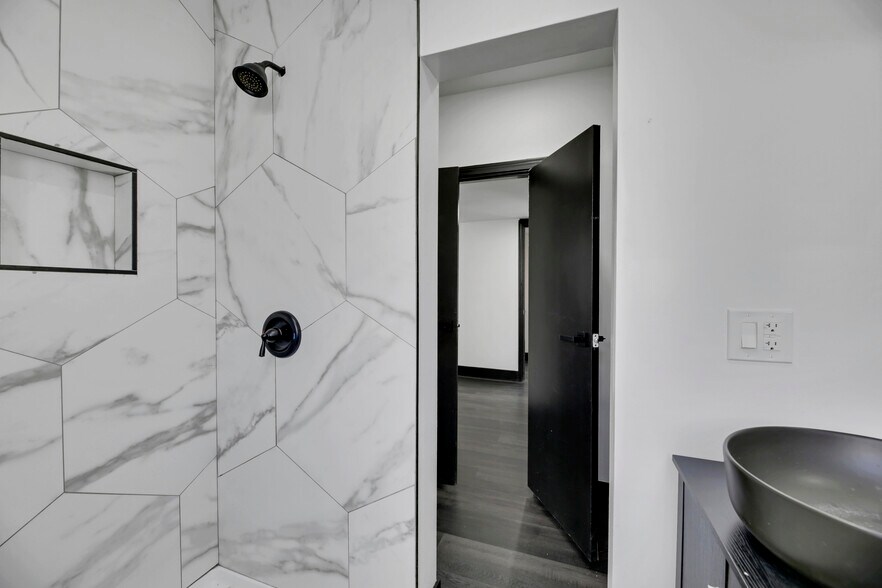 More Photos Of 530 S 7th St, Las Vegas Office Residential For Lease