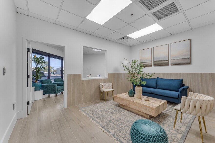 More Photos Of 7845 E Redfield Rd, Scottsdale Showroom For Lease