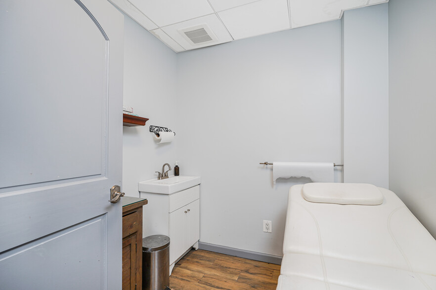 More Photos Of 1605 Forest Ave, Staten Island Storefront Retail Office For Sale