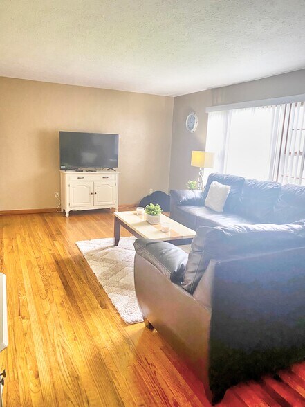 More Photos Of 5414 Homegardner Rd, Castalia Apartments For Sale