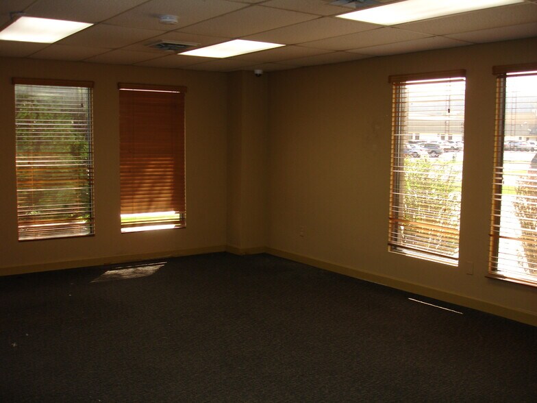 More Photos Of 2635 Hemstock St, La Crosse Office For Lease