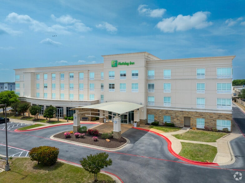 Primary Photo Of 300 E Central Texas Expy, Killeen Hotel For Sale