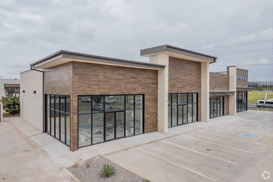 More Photos Of 13200 N Pennsylvania Ave, Oklahoma City General Retail For Lease