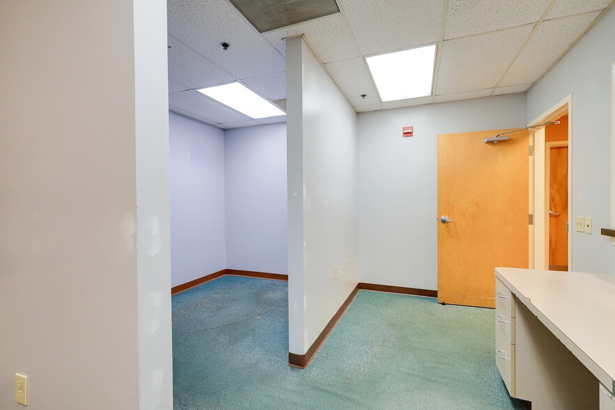 More Photos Of 604 Solarex Ct, Frederick Medical For Lease