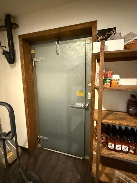 More Photos Of 51815 Kenai Spur Hwy, Kenai General Retail For Sale