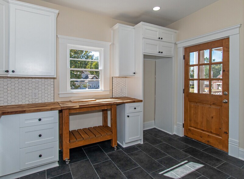 More Photos Of 89 W Campbellton St, Fairburn Office Residential For Lease