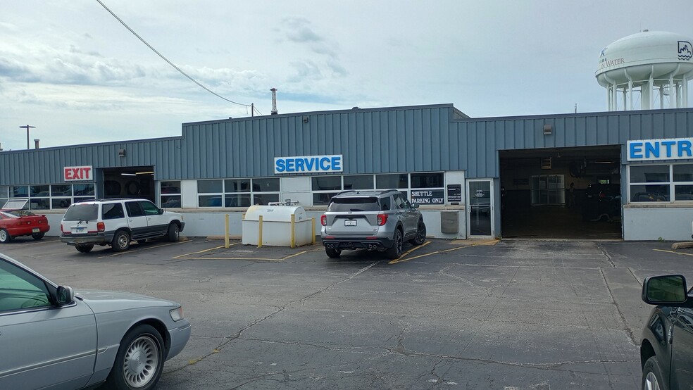 More Photos Of 520 W Kimberly Rd, Davenport Auto Dealership For Lease